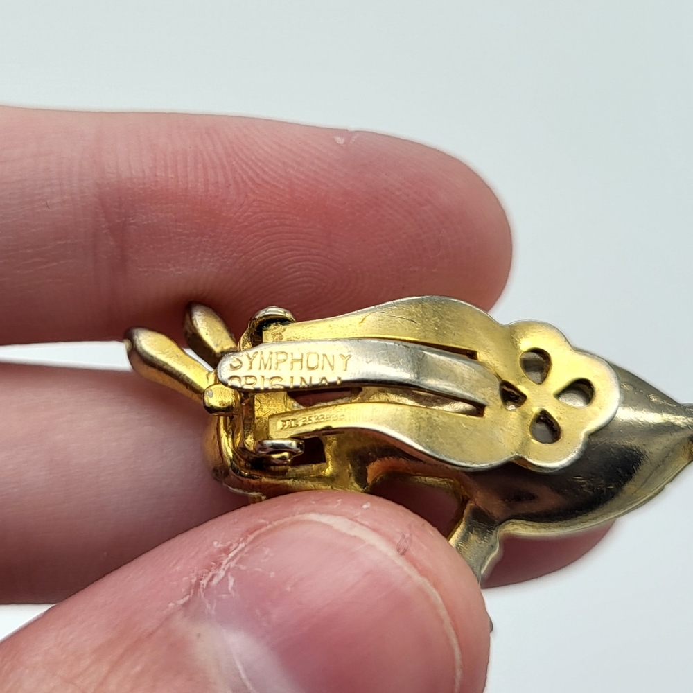 Symphony clip on earring pair - Picture 4 of 5